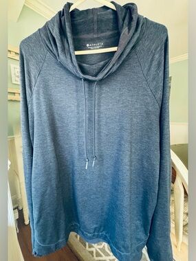 Women’s Athleta Uptempo Hoodie Shirt Long Sleeves Size Large Blue CYA Length